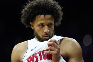 手感不佳但表现全面！康宁汉姆半场疯狂出手23次 得21分7板5助3断